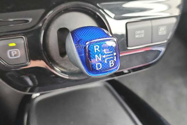 2022 Toyota Prius LE