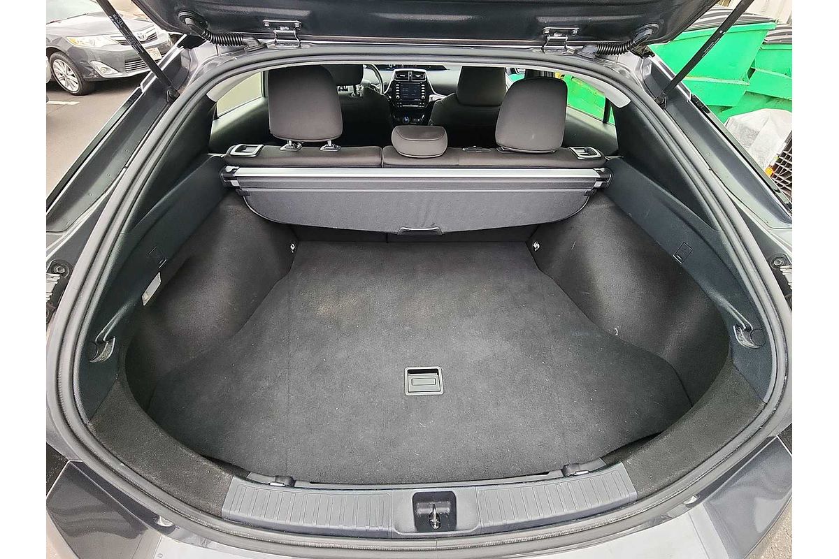 2022 Toyota Prius LE