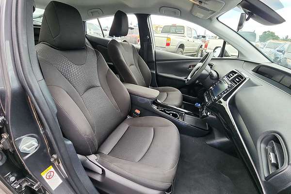 2022 Toyota Prius LE