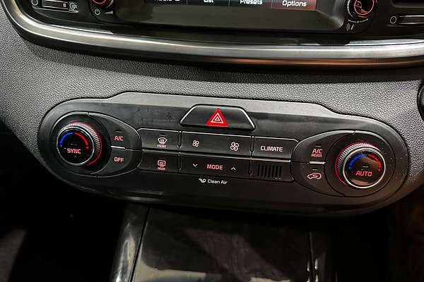 2016 Kia Sorento SLi UM