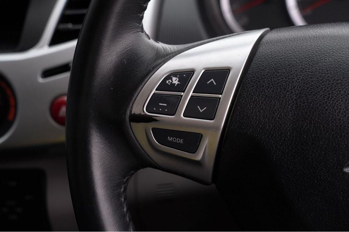2010 Mitsubishi Triton GLX-R MN 4X4