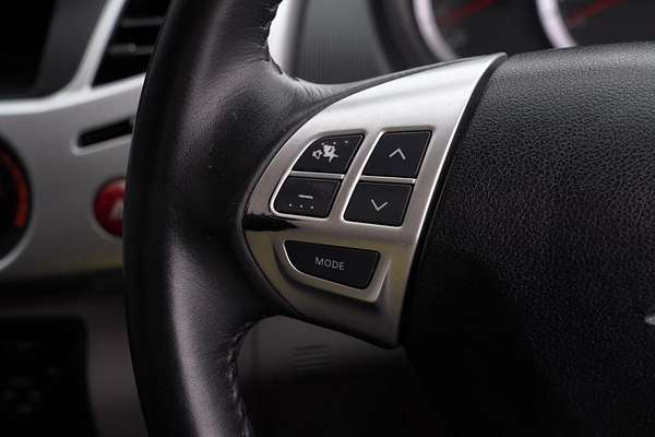 2010 Mitsubishi Triton GLX-R MN 4X4