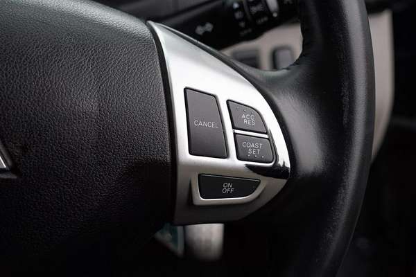2010 Mitsubishi Triton GLX-R MN 4X4