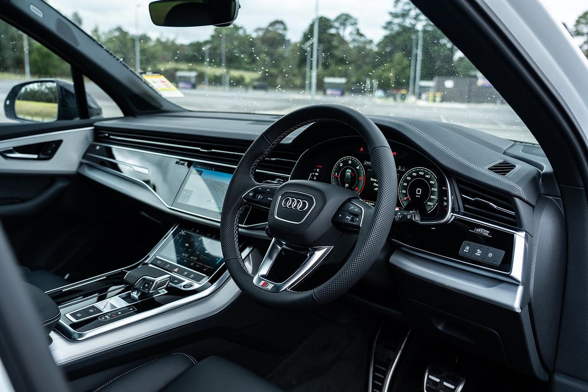 2025 Audi Q7 50 TDI S line 4M