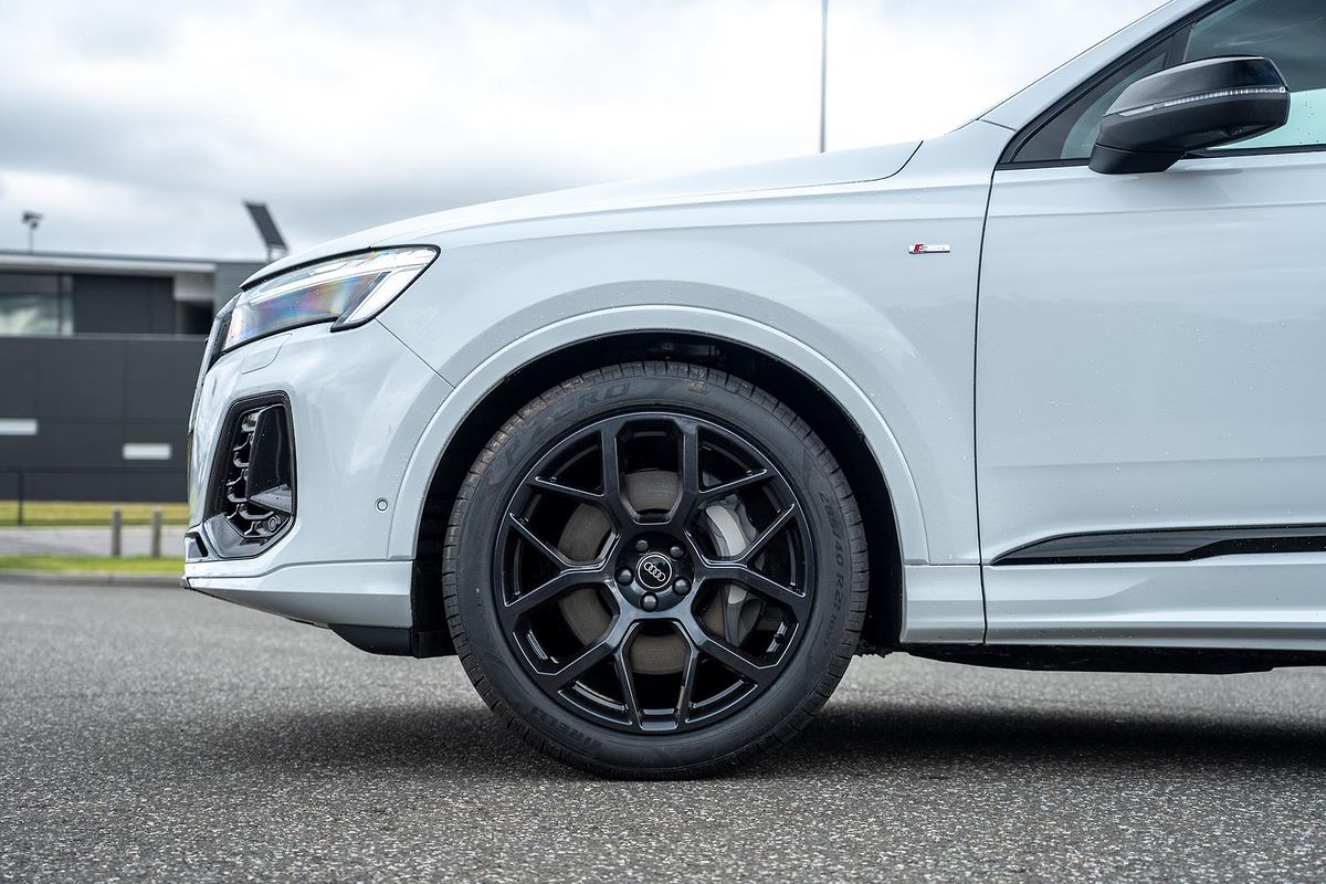 2025 Audi Q7 50 TDI S line 4M