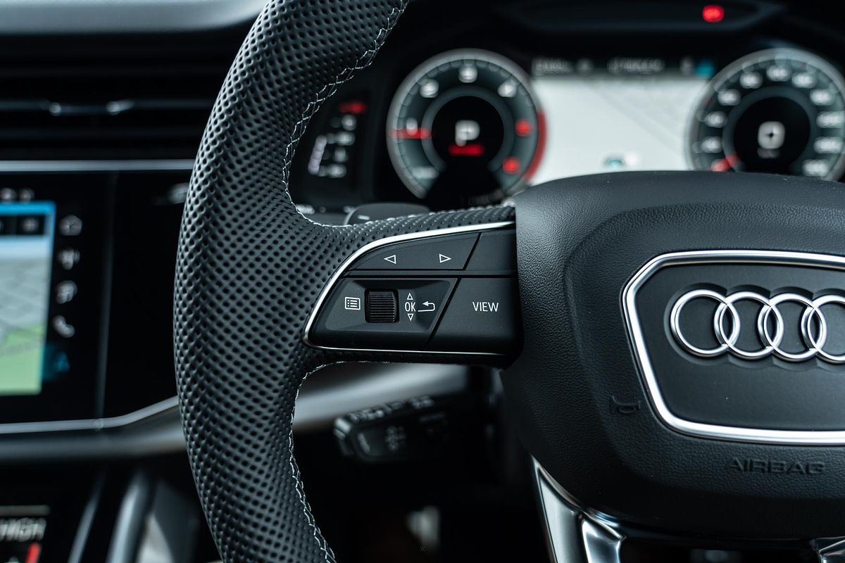 2025 Audi Q7 50 TDI S line 4M