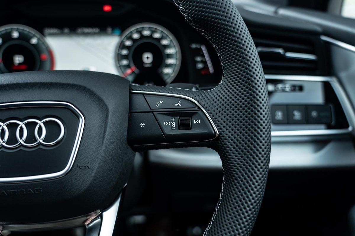 2025 Audi Q7 50 TDI S line 4M