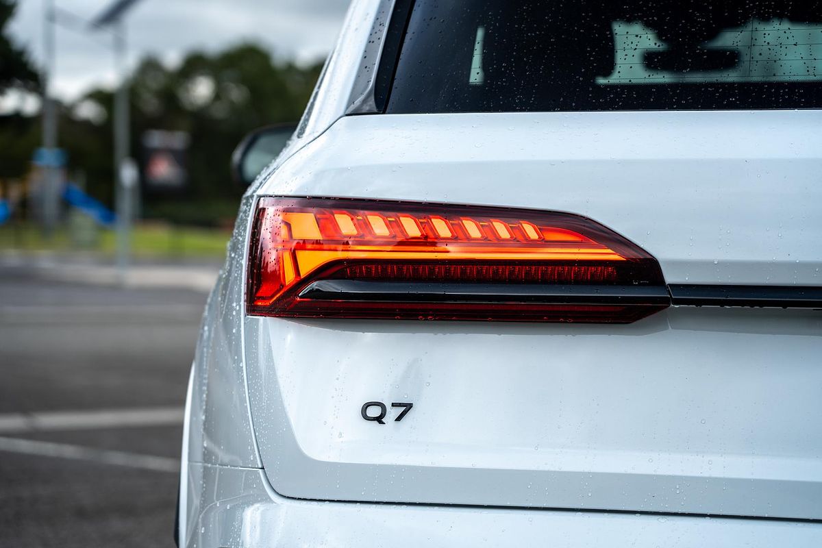 2025 Audi Q7 50 TDI S line 4M