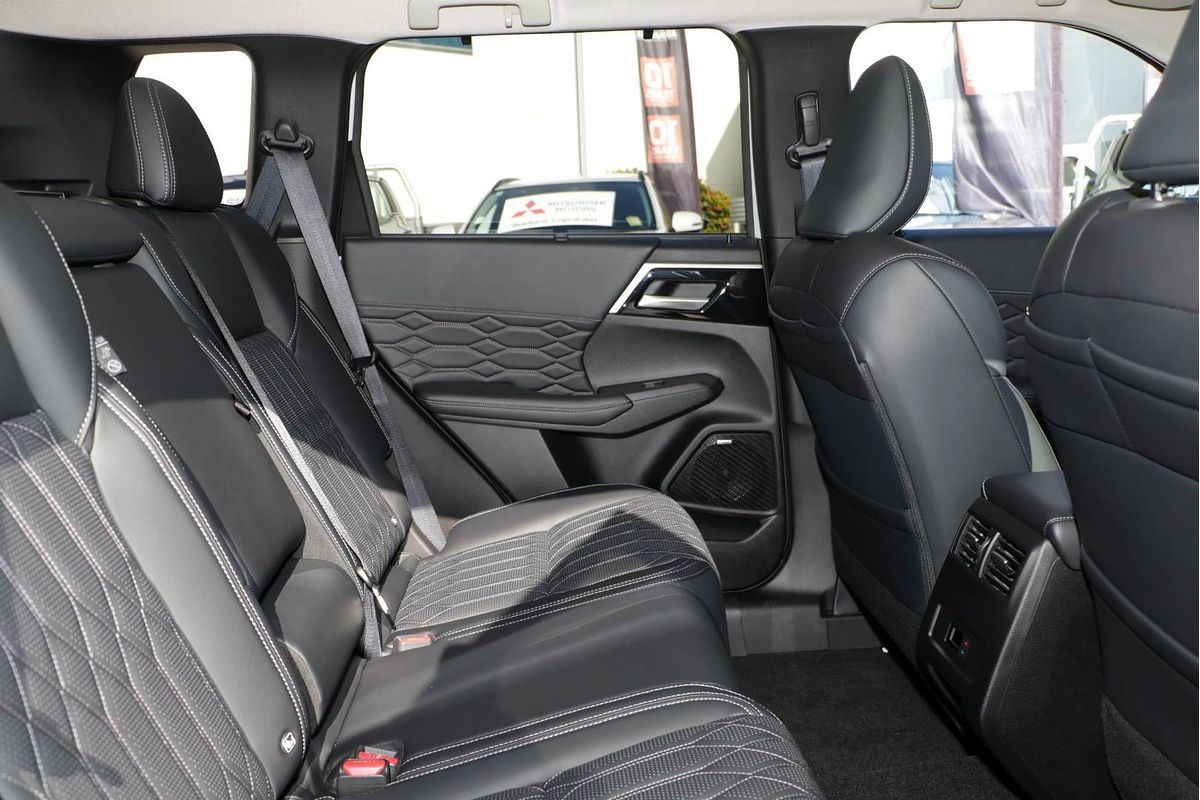 2025 Mitsubishi Outlander Exceed ZM