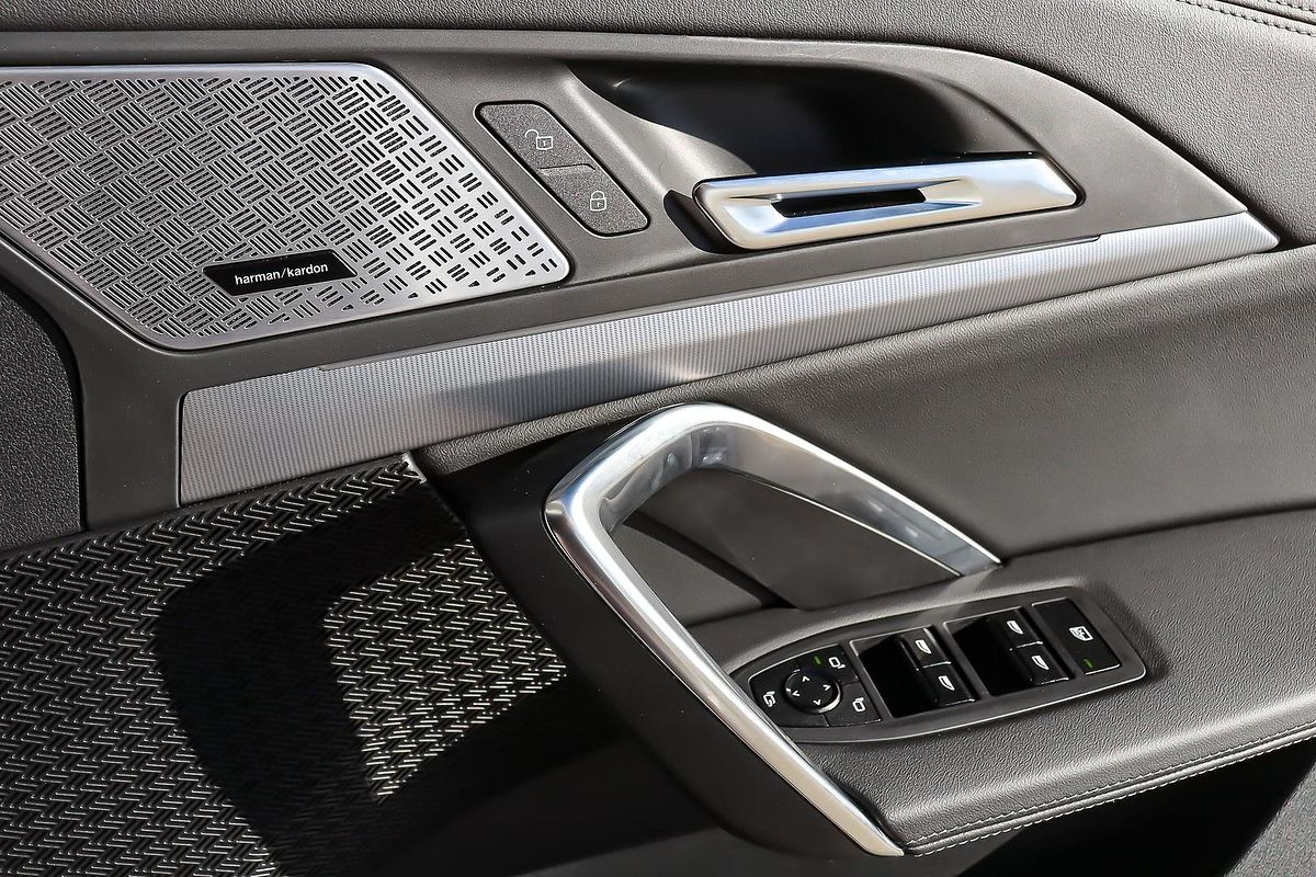 2024 BMW iX1 xDrive30 M Sport U11