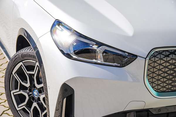2024 BMW iX1 xDrive30 xLine U11
