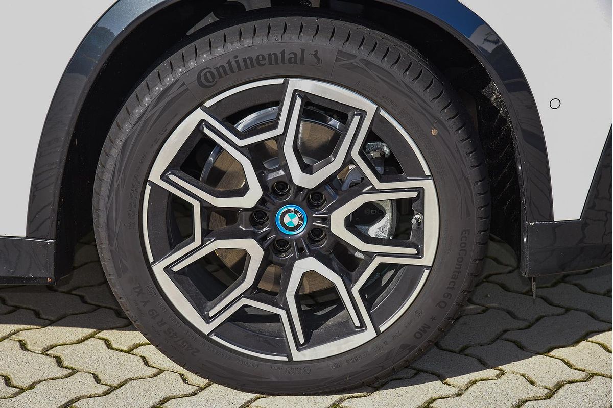 2024 BMW iX1 xDrive30 xLine U11
