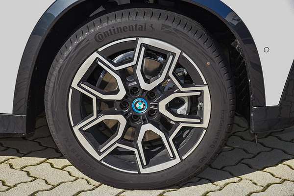 2024 BMW iX1 xDrive30 xLine U11