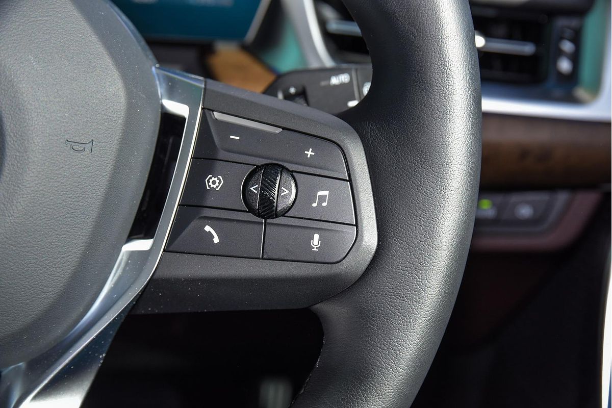 2024 BMW iX1 xDrive30 xLine U11