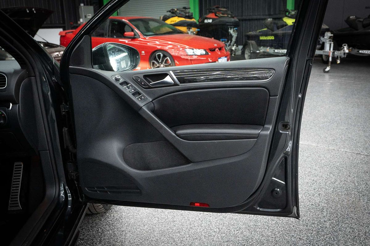 2010 Volkswagen Golf GTI VI
