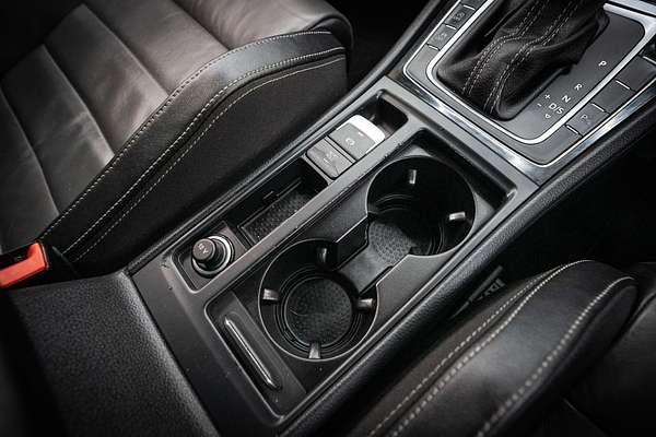 2015 Volkswagen Golf R Wolfsburg Edition 7
