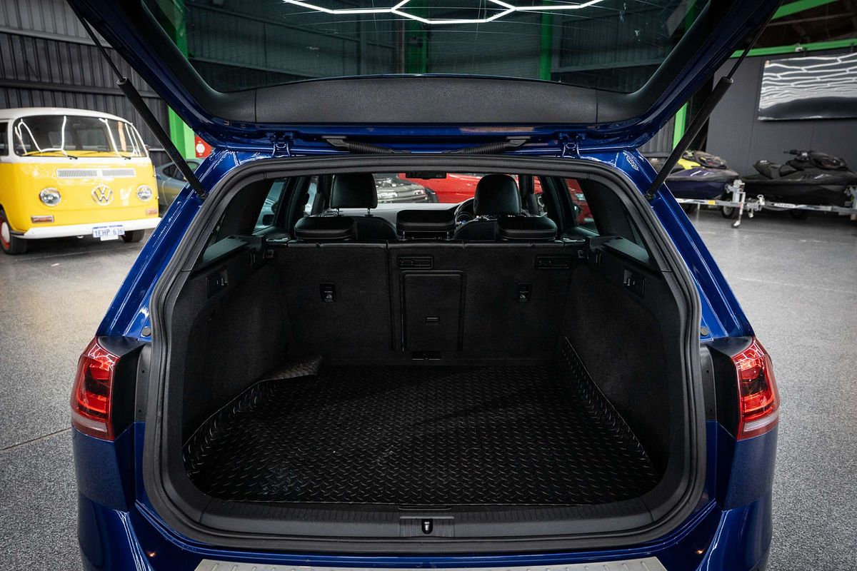 2015 Volkswagen Golf R Wolfsburg Edition 7