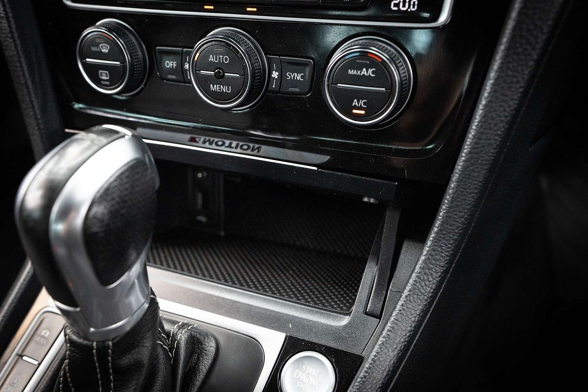 2015 Volkswagen Golf R Wolfsburg Edition 7