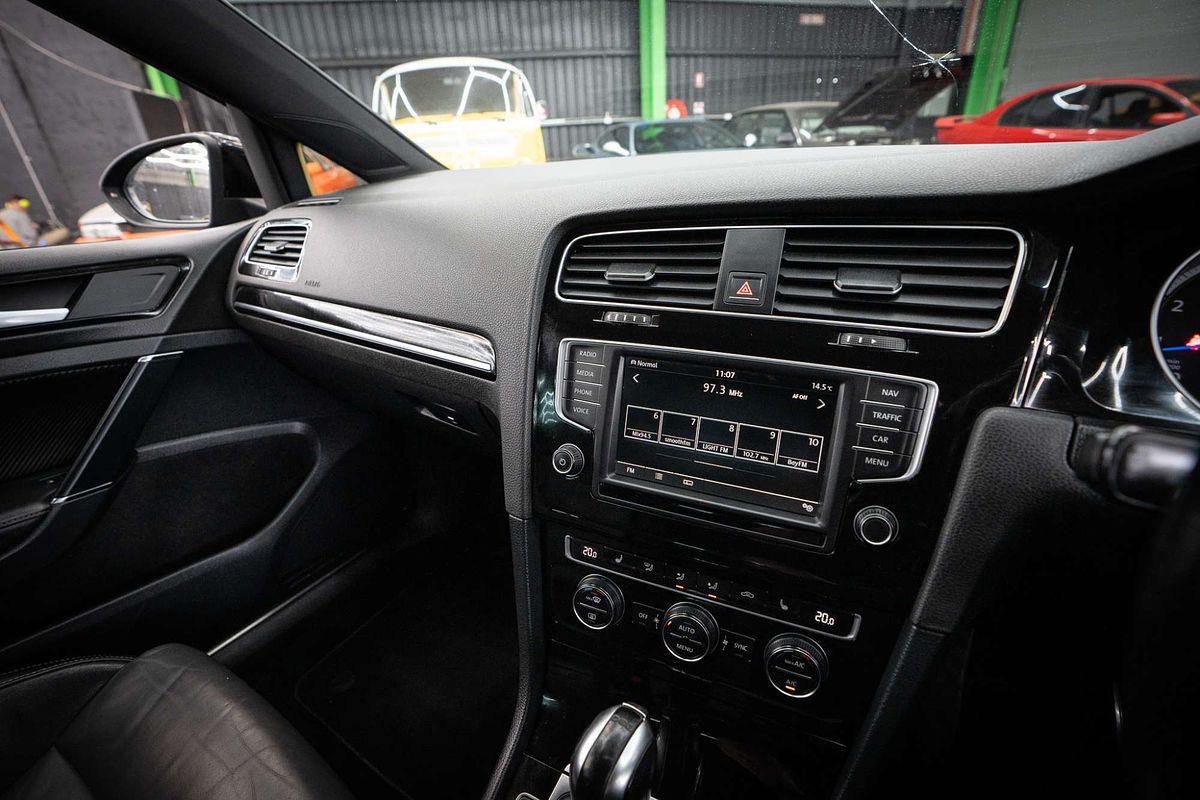 2015 Volkswagen Golf R Wolfsburg Edition 7