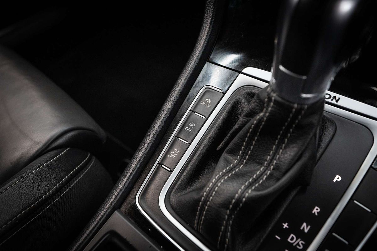 2015 Volkswagen Golf R Wolfsburg Edition 7