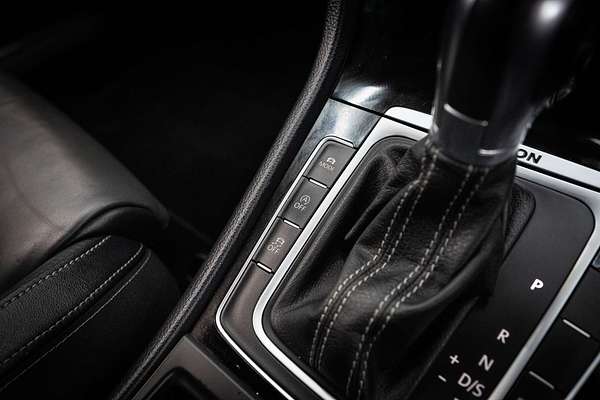 2015 Volkswagen Golf R Wolfsburg Edition 7