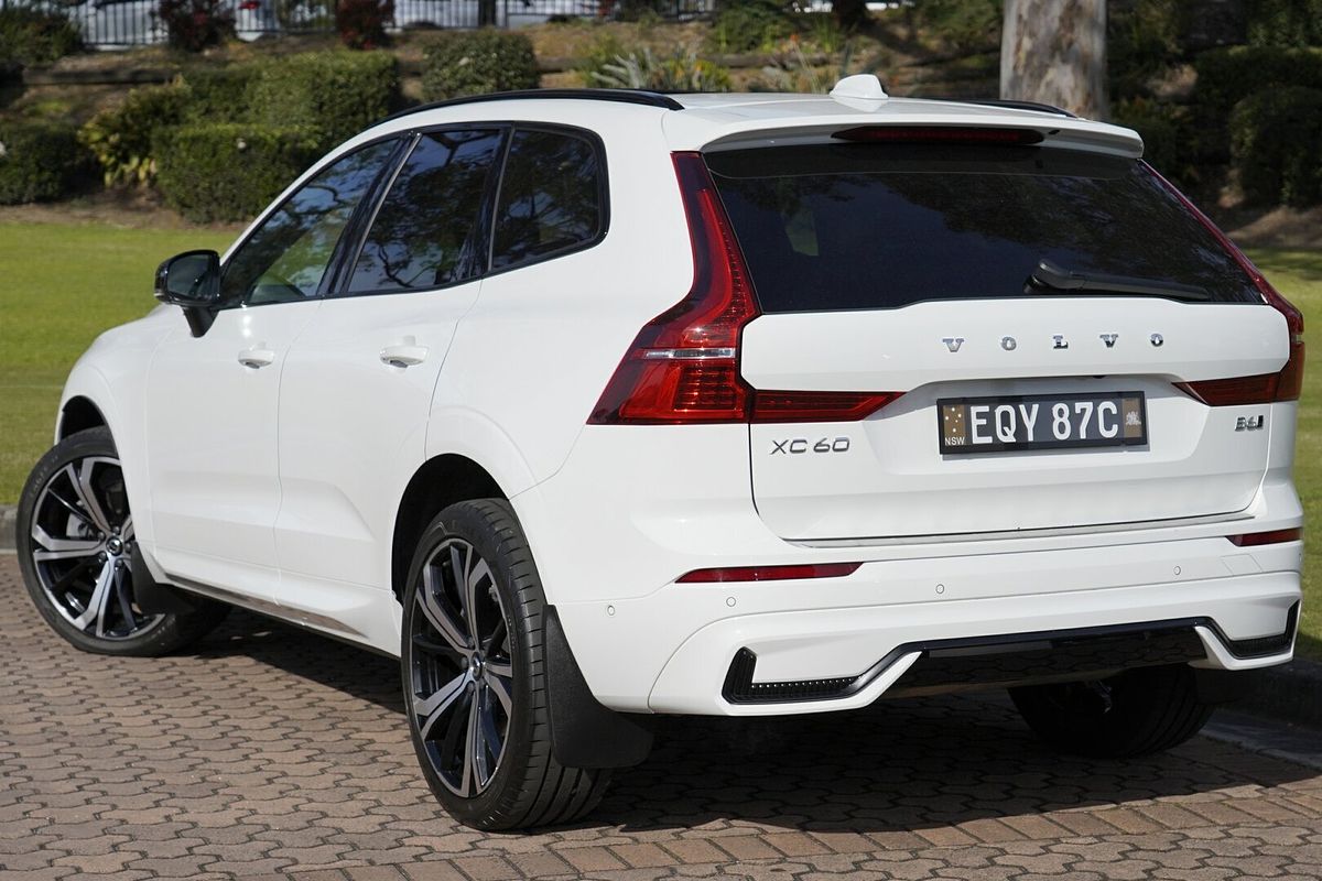 2021 Volvo XC60 B6 R-Design