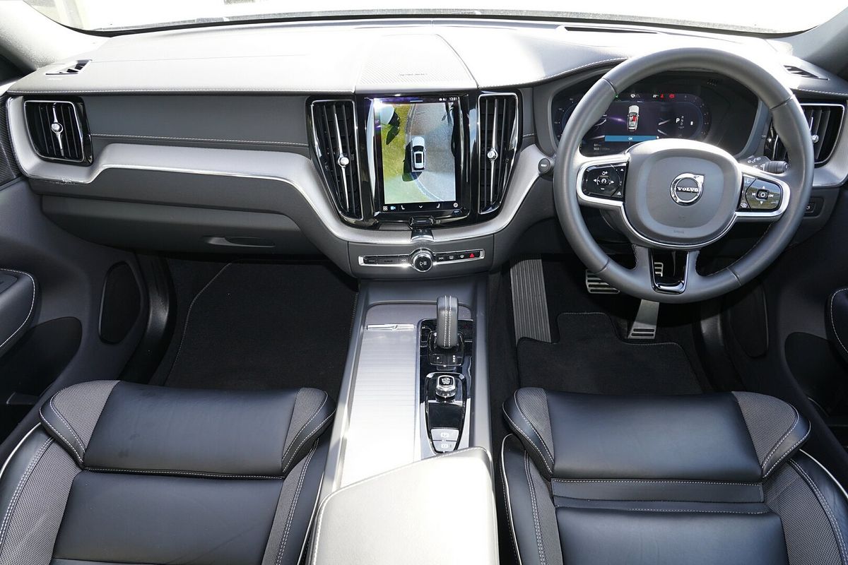 2021 Volvo XC60 B6 R-Design