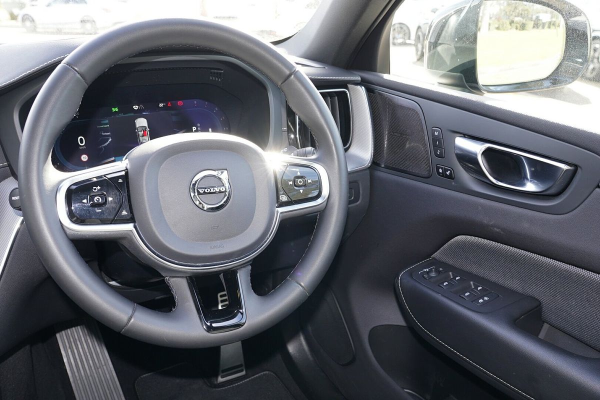 2021 Volvo XC60 B6 R-Design