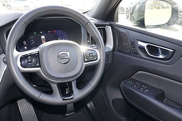 2021 Volvo XC60 B6 R-Design
