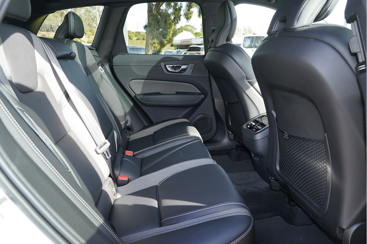 2021 Volvo XC60 B6 R-Design