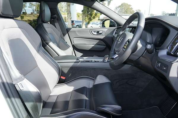 2021 Volvo XC60 B6 R-Design
