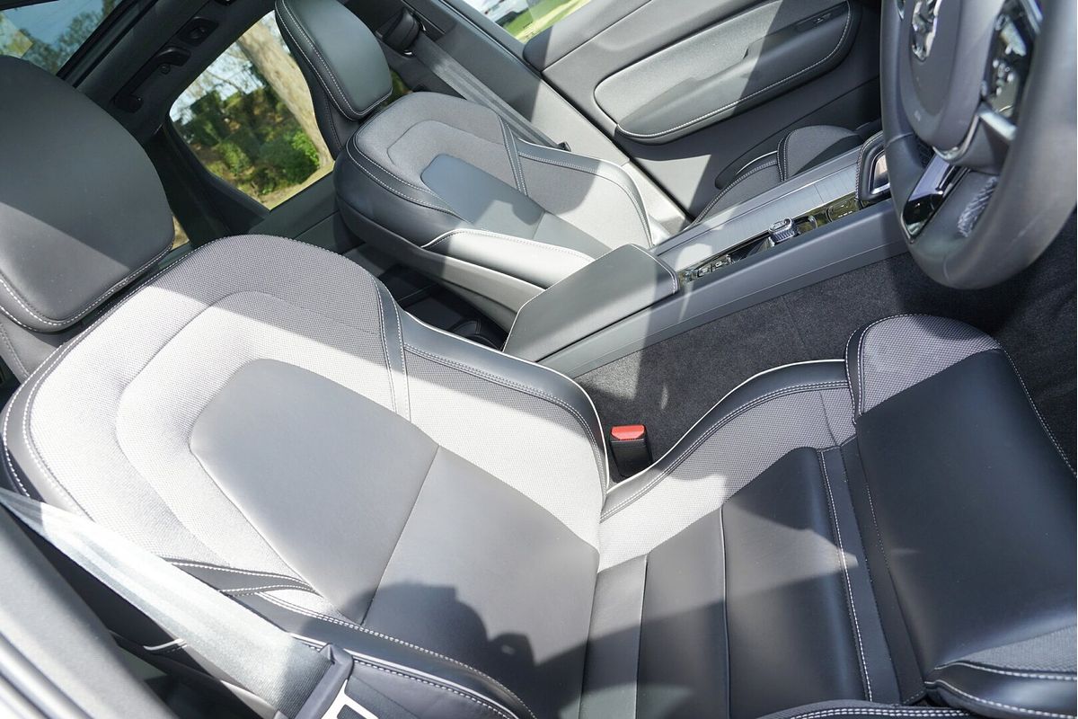 2021 Volvo XC60 B6 R-Design