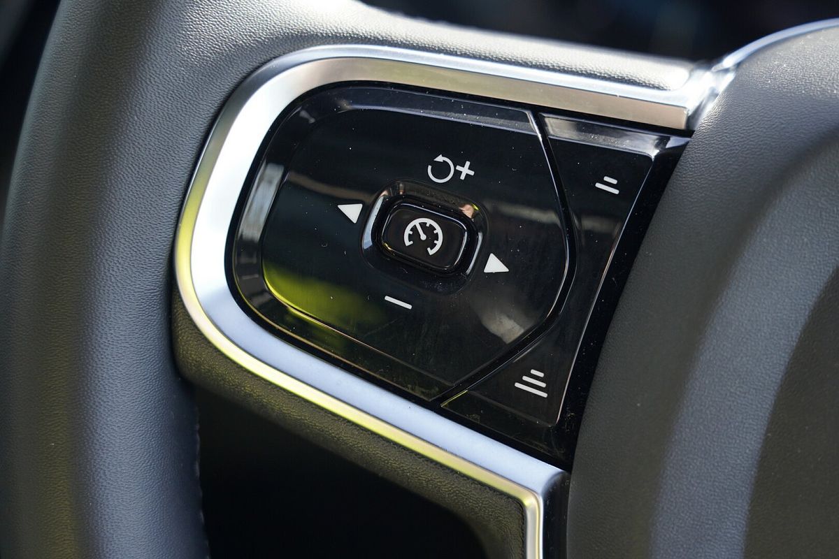 2021 Volvo XC60 B6 R-Design