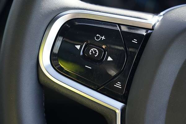 2021 Volvo XC60 B6 R-Design