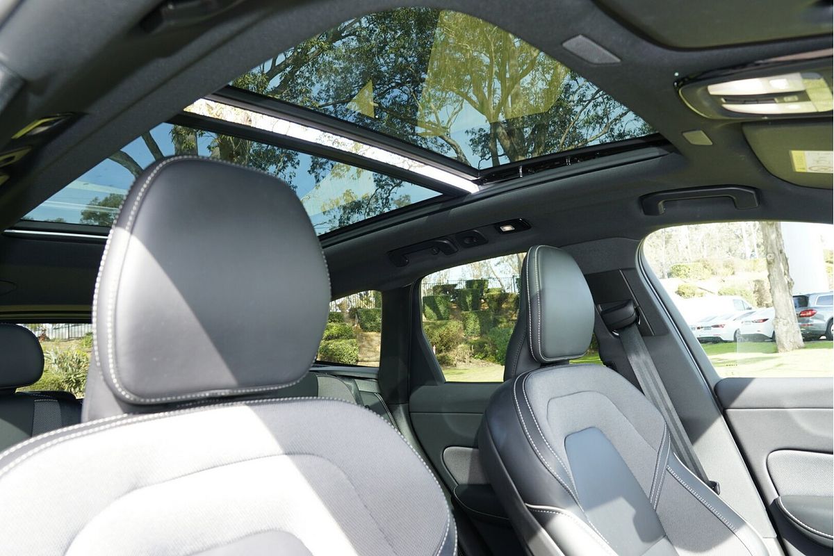 2021 Volvo XC60 B6 R-Design