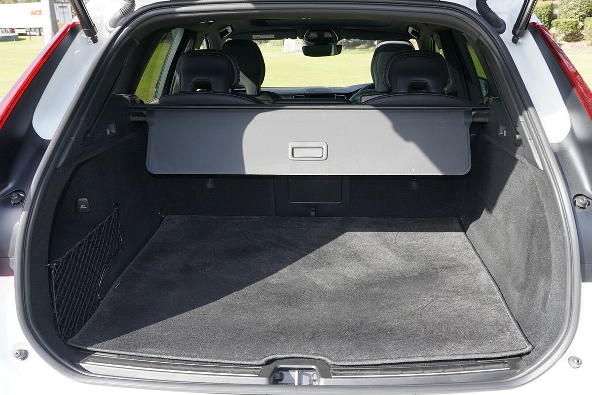 2021 Volvo XC60 B6 R-Design