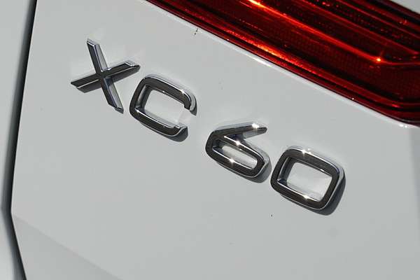 2021 Volvo XC60 B6 R-Design