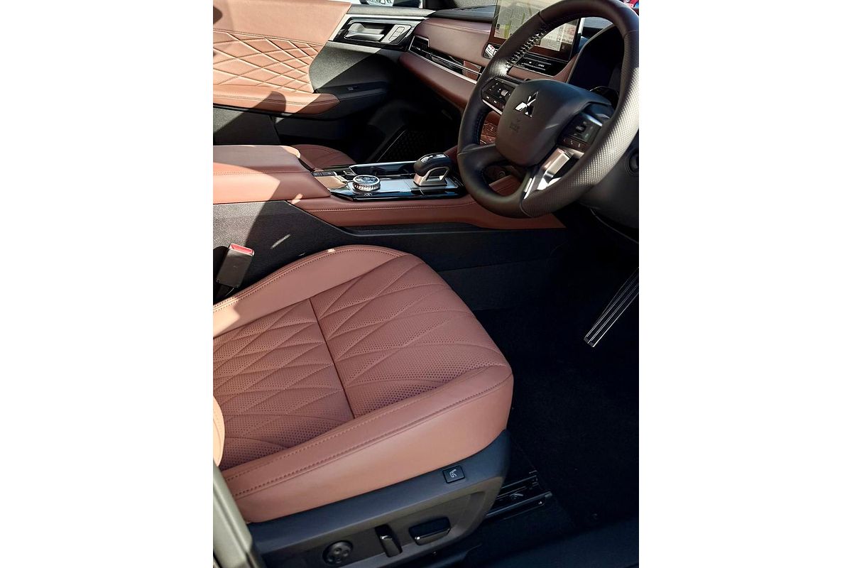 2025 Mitsubishi Outlander Exceed Tourer ZM