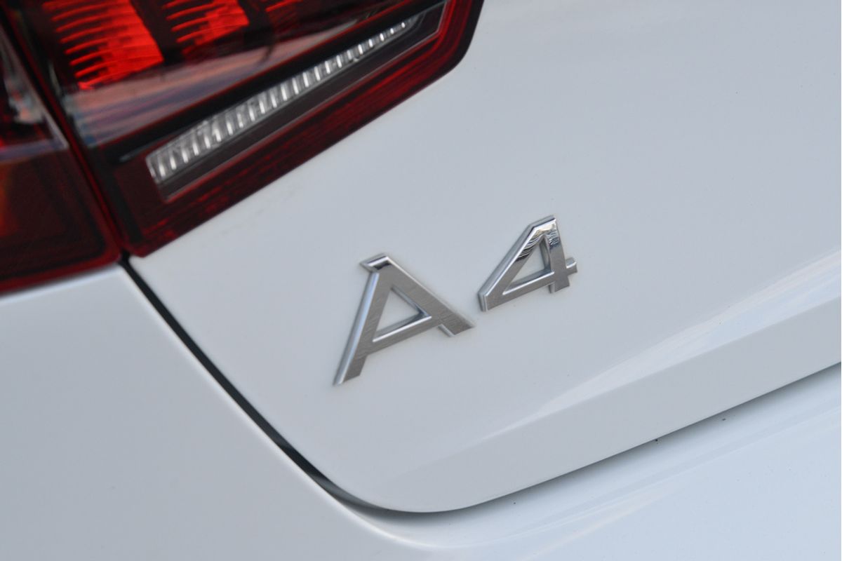2019 Audi A4 45 TFSI S line B9