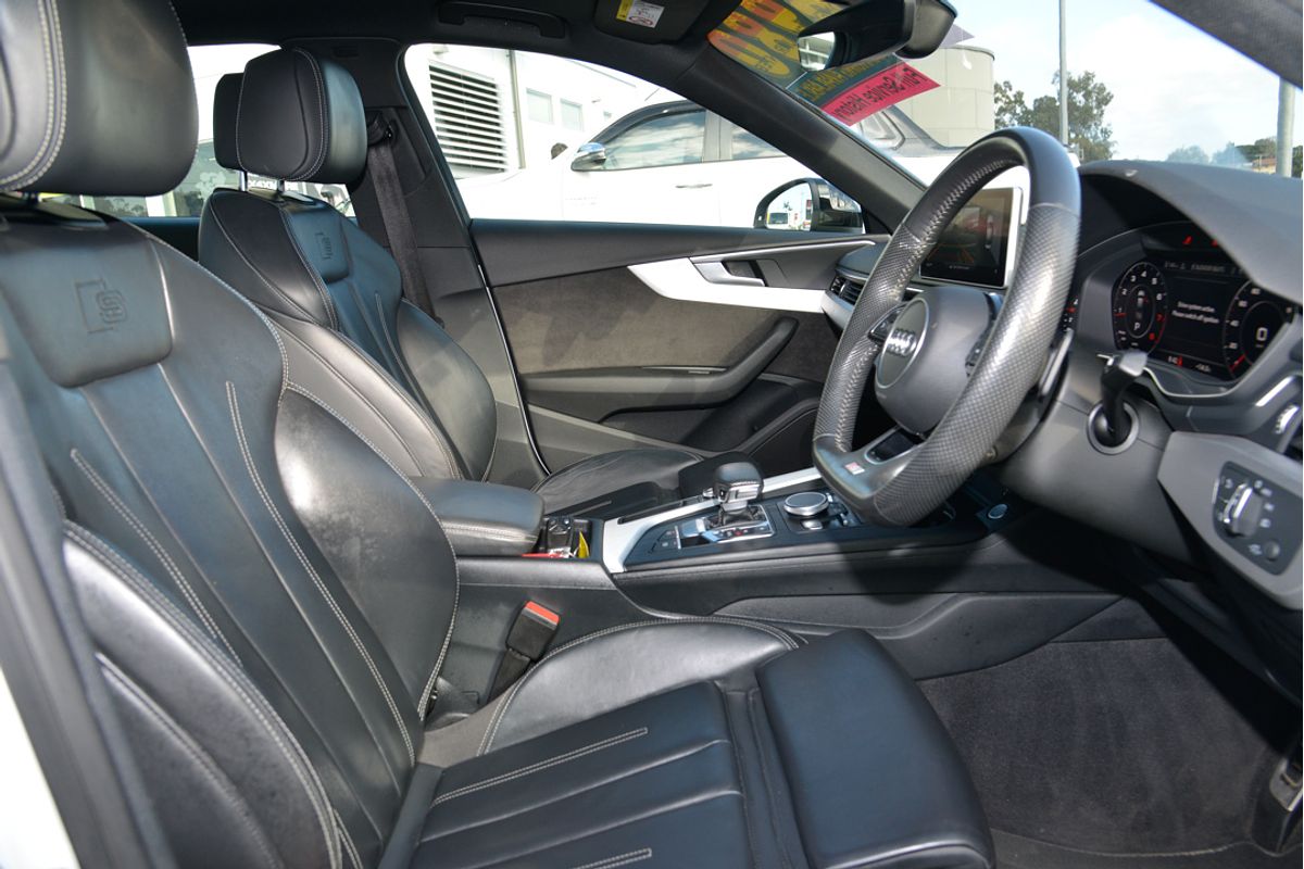 2019 Audi A4 45 TFSI S line B9