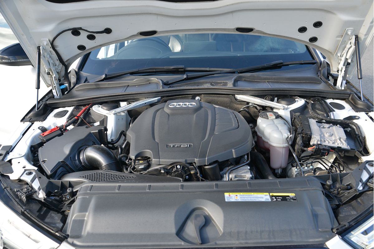2019 Audi A4 45 TFSI S line B9