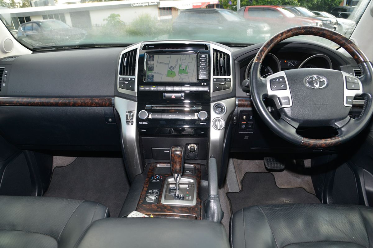 2013 Toyota Landcruiser Sahara VDJ200R