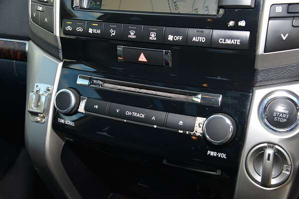 2013 Toyota Landcruiser Sahara VDJ200R