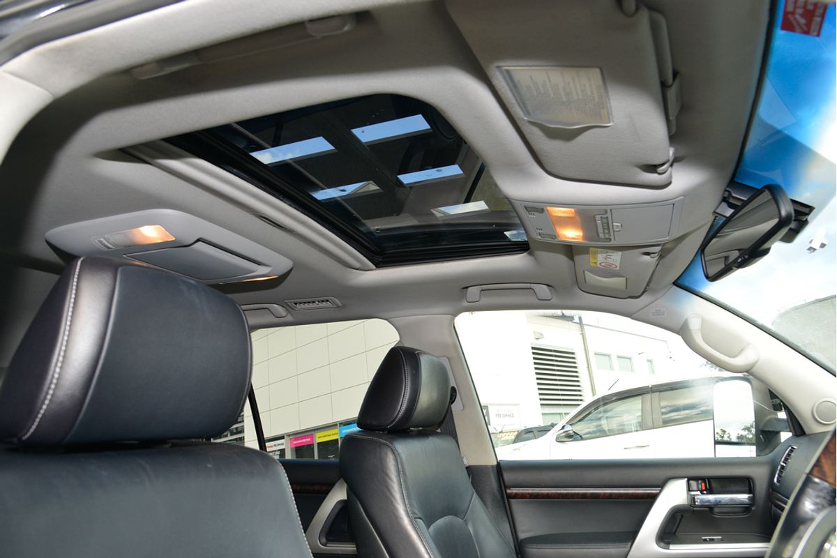 2013 Toyota Landcruiser Sahara VDJ200R