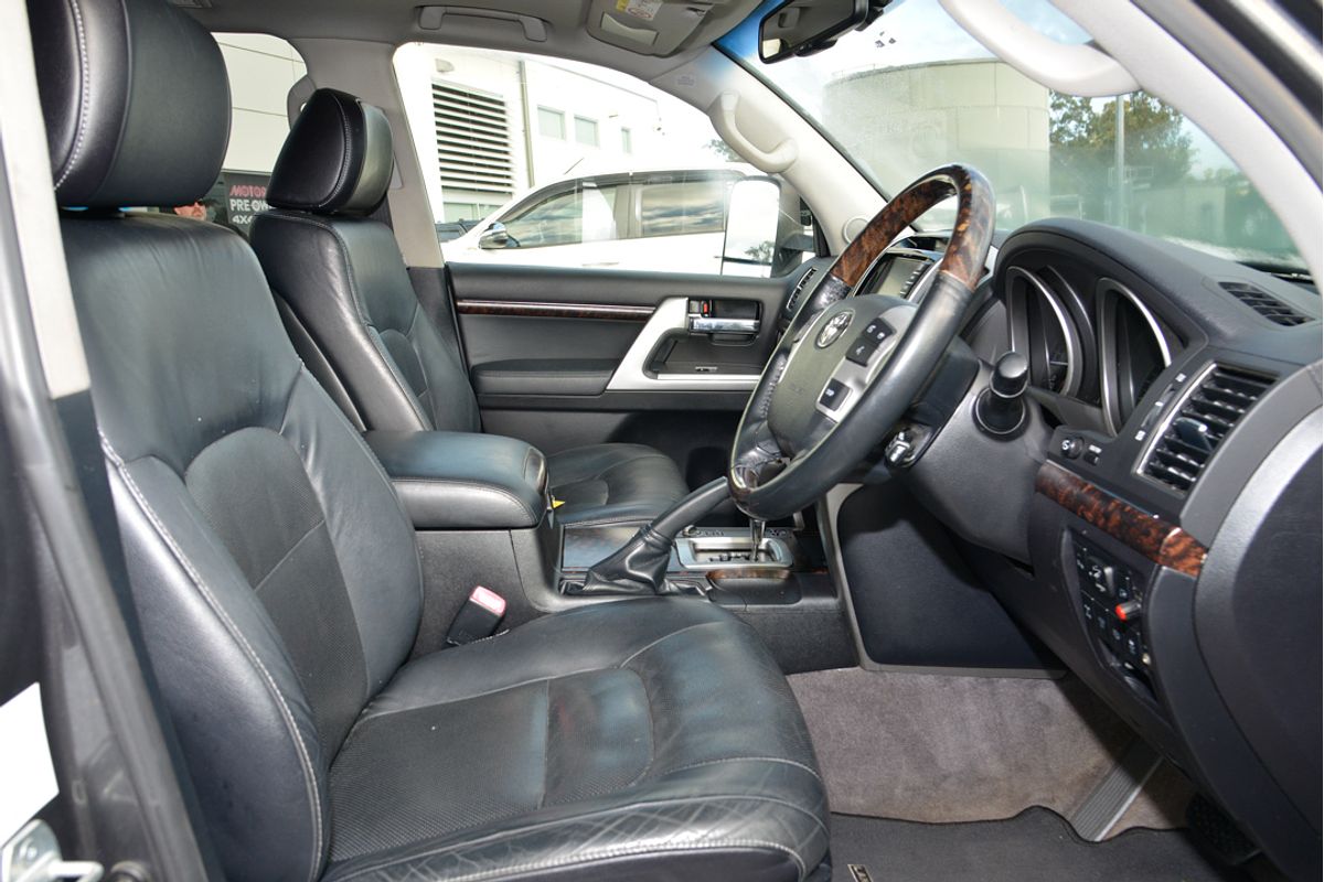 2013 Toyota Landcruiser Sahara VDJ200R