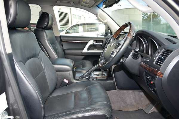2013 Toyota Landcruiser Sahara VDJ200R
