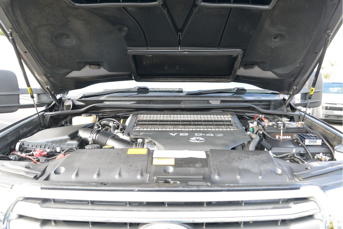 2013 Toyota Landcruiser Sahara VDJ200R
