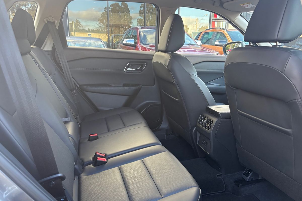 2024 Nissan X-TRAIL ST-L T33