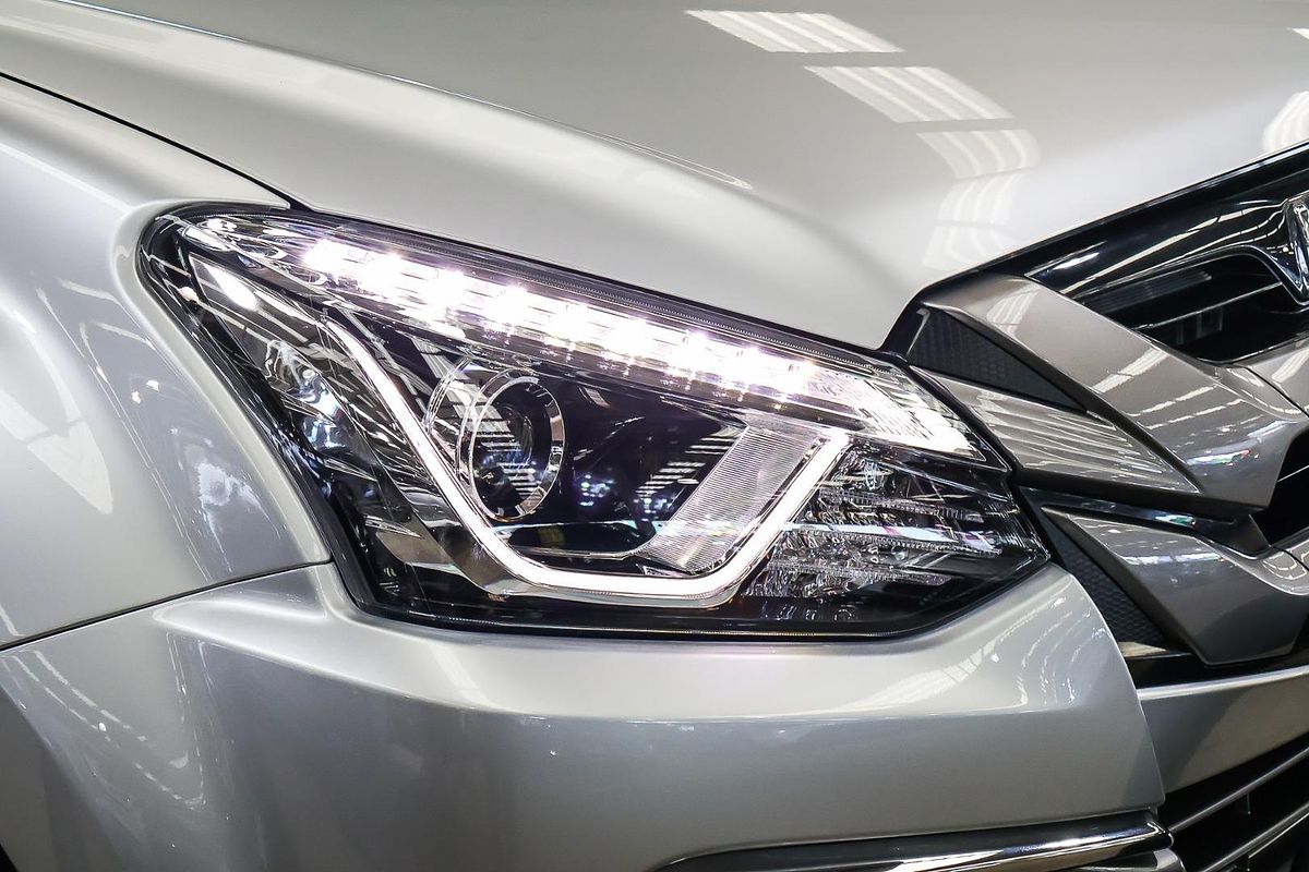 2021 Isuzu MU-X LS-M