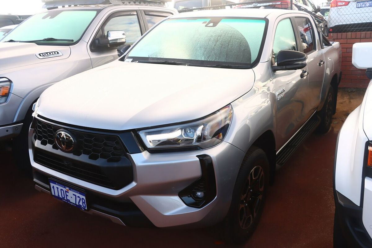 2025 Toyota Hilux SR5 48V GUN126R 4X4